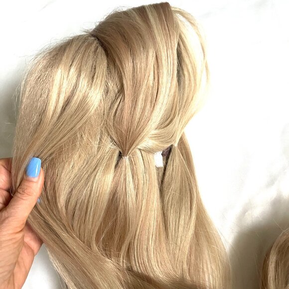 NWT Gorgeous 28" Highlight Blonde Long Wave Synthetic Wig - Picture 8 of 17